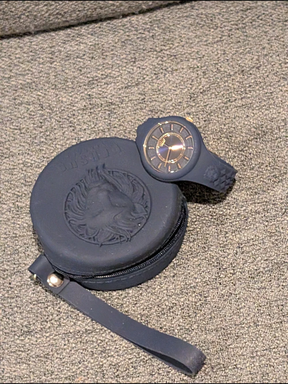 Versus Versace sleek round